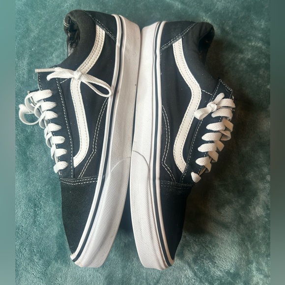 Vans Men's Classic Black and White Sneakers - Picture 3 of 6